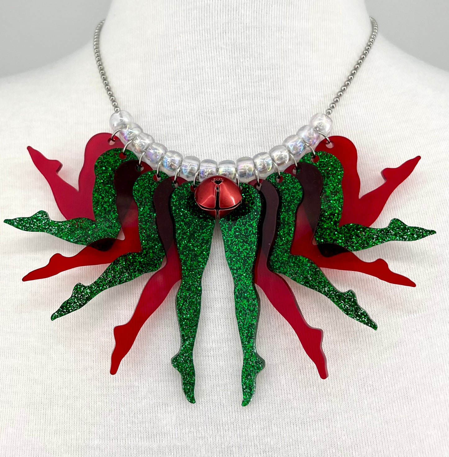 Dashing Necklace in Jingle (green and red)