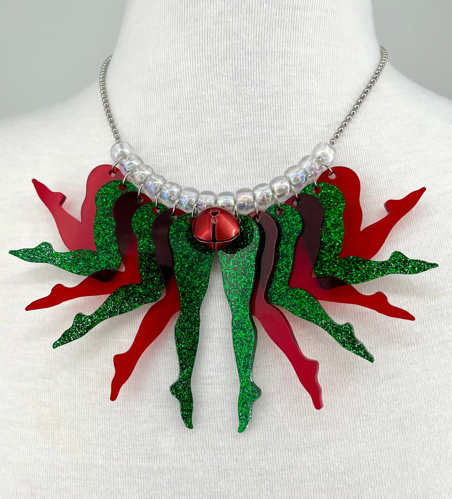 Dashing Necklace in Jingle (green and red)