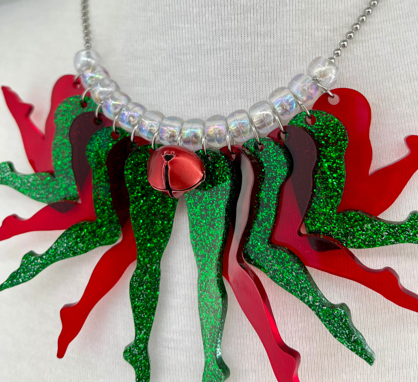 Dashing Necklace in Jingle (green and red)