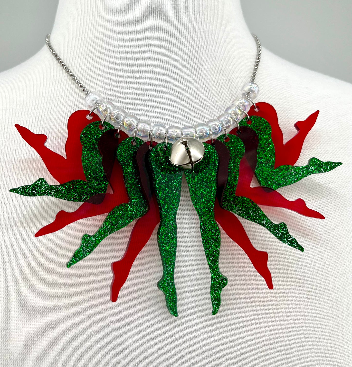 Dashing Necklace in Jingle (green and red)